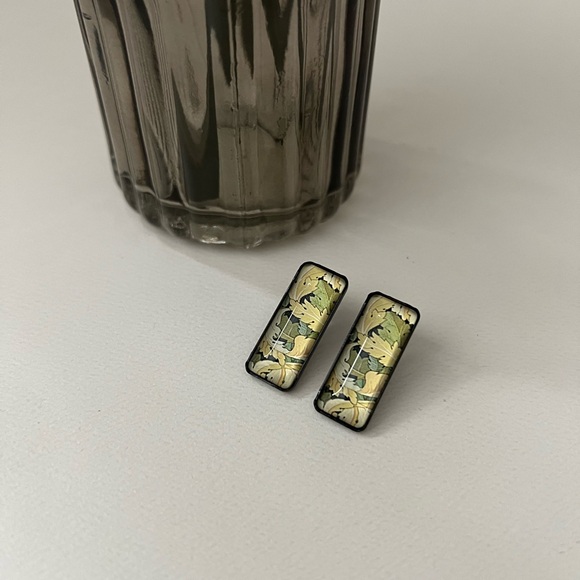 Elegant Floral Pattern Coquette Stud Earrings Set - Art Nouveau Flower Earrings - Picture 7 of 14